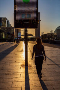 Walking in La Defense at 9:10 pm
